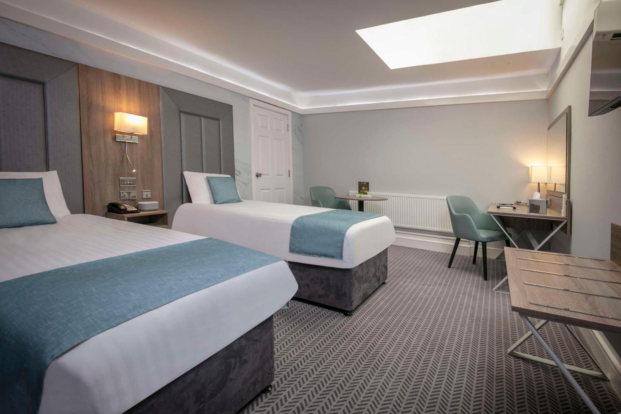 Best Western Premier Heronston Hotel & Spa Брідженд Екстер'єр фото