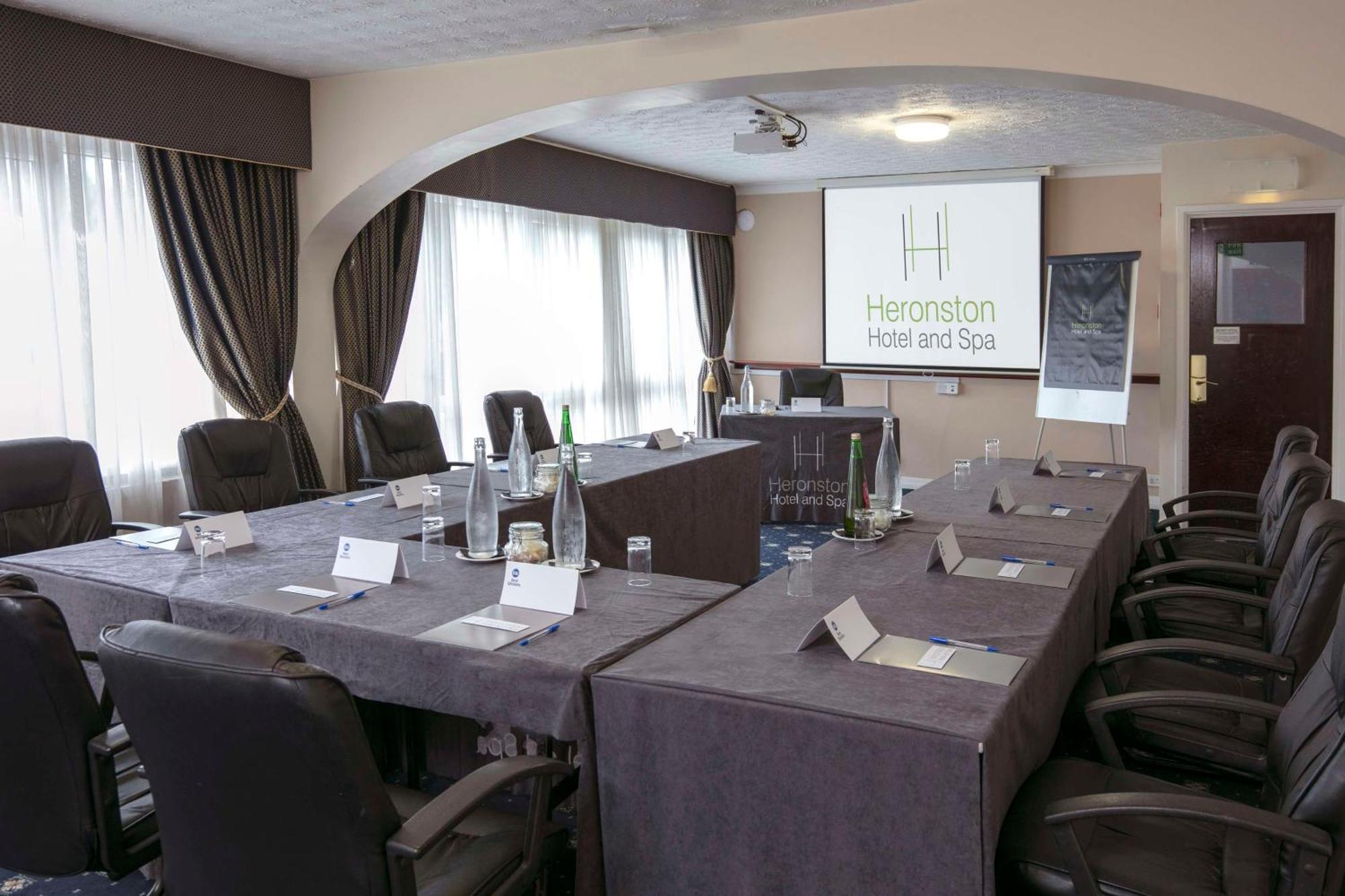 Best Western Premier Heronston Hotel & Spa Брідженд Екстер'єр фото